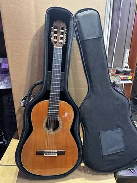 Amalio Burguet 0265-b 2m Classical Guitar Ser. Nr. With Padded Gig Bag