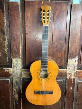 Greco Gr-121 By Goya Full Size Solid Top Nylon String Quilted Classical Guitar