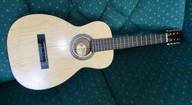 762h910 Harmony Classical Guitar - Model C. 1962 Original Case