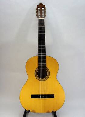 N1226 Hora 2005 Classical Guitar Great Condition