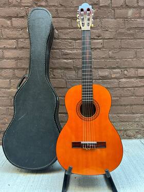 C605 Lyle 3/4 Size Classical Guitar With Case