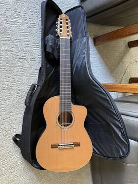 Rce159rw-8 Ortega - 8 String Solid Canadian Cedar Top/indian Rosewood Back/sides