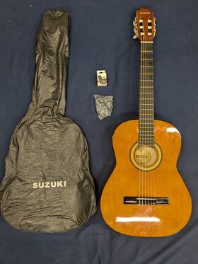 Sg-3s Suzuki Nylon Guitar Bundle Case Tuner And Capo