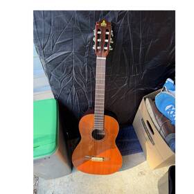 Takeharu 61157 Special Classical Guitar 6 String Brown 19 Frets Model