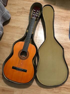 Tg-300 Vintage 1970s Taka Classical Guitar With Case