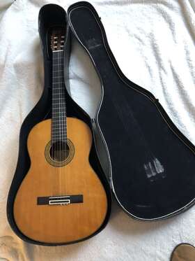 235ii Yamaha G With Case