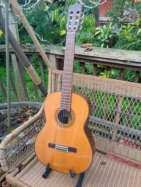 Yamaha Cg171c Classical Guitar 2008 Solid Top Plays Beautifully