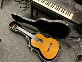 Cg180s Yamaha Classical Guitar Made In Taiwan 1985-1988 Excellent With Hard Case