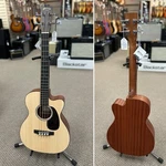 Martin 000C Jr-e Junior Short-scale Bass Acoustic/electric Guitar W/ Case. Fixed Price $849.99.
