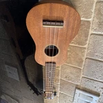 Diamond Head Ukelele DU-200 Includes Bag, Great Condition. Fixed Price $99.00.